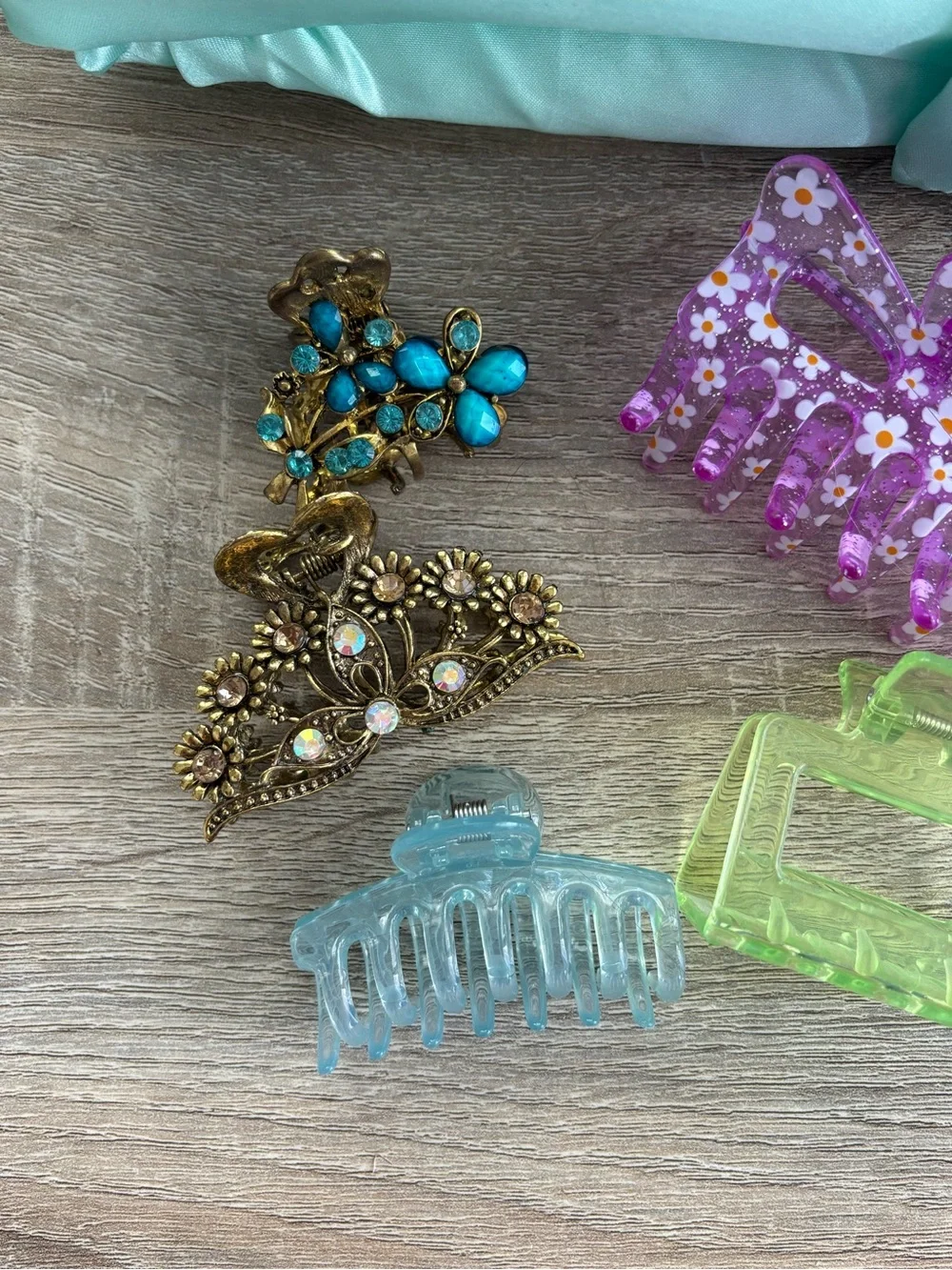 Assorted Hair Accessories in Mint, Purple, Pink, Black | Claw Clips